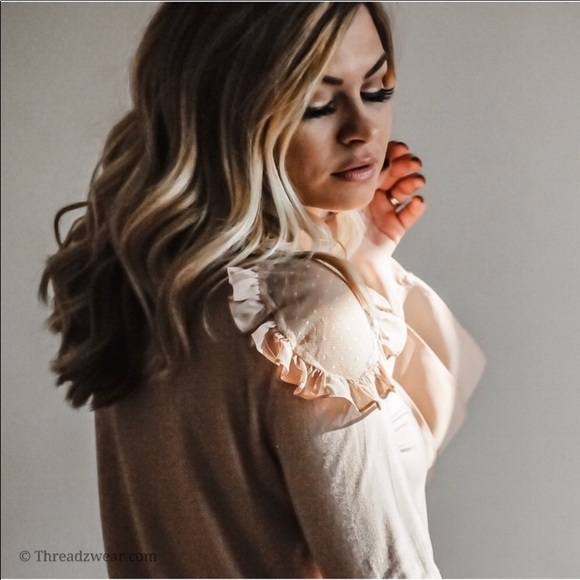 🌸Beautiful Ruffle top sz M - Picture 2 of 5